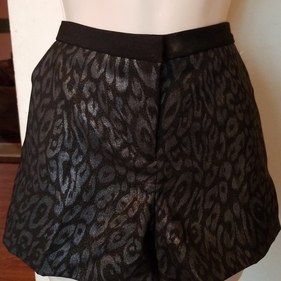 <XOXO> LINED Pattern SHORTS, Black & Silver - Picture 1 of 8